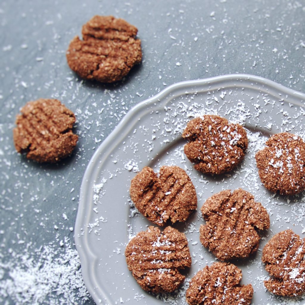 Kekse, Cookies, Cookie Keks, Kokosnuss, Coconut, lecker, rezept, recipe, gesund, abnehmen, vegan, laktose frei, Gluten frei, zuckerfrei, kein Zucker, clean eating, cleaneating, eat clean, genus, healthy, delicious, lecker