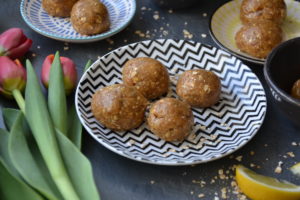 Erdnussbutter, prangt Butter, Tulpen, tulips, Frühling, Schüssel, zuckerfrei, vegan, lecker, Rezept, schnell, Selbermachen, eaneating, eat clean, zuckerfrei, glutenfrei, rot, grün, Beeren, Snack, frühstück, Dessert, lecker, Haferflocken, Oats, Snack, einfach, Energie, abnehmen, Energiebällchen, gesund, Zitrone