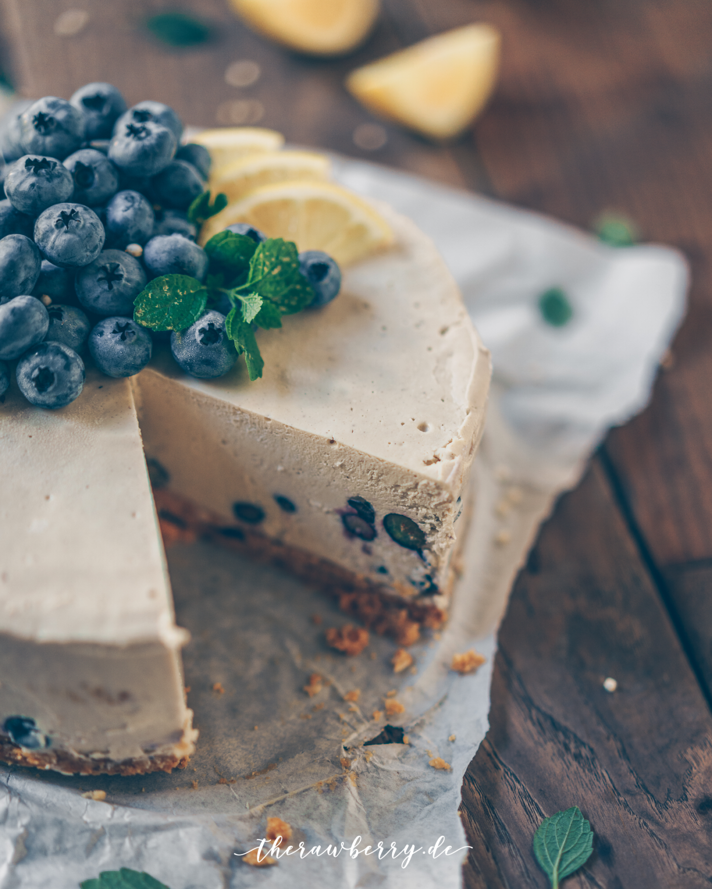 healthy, cake, gesund, kuchen, raw, roh, vegan, lecker, delicious, blueberries, Blaubeeren, Zitrone, Lemon, Cheesecake, Käsekuchen, clean eating, rohvegan, gluten-free, glutenfrei, zuckerfrei, sugar free, easy, recipe, rezept, whole foods, Vollwertkost