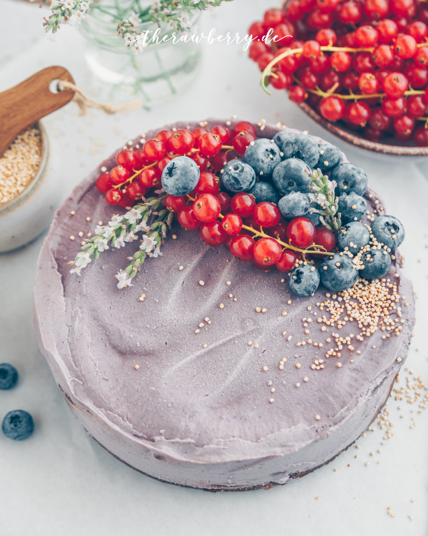 vegan, blueberries, blaubeeren, kuchen, cake, raw, roh, ohne backen, no bake, gluten free, glutenfrei, diät, diet, lecker, delicious, recipe, rezept, healthy, gesund, einfach, simple, berries, beret, therawberry, cookie dough, Keksteig, Schokolade, chocolate, purple, Lila, lavender, lavender