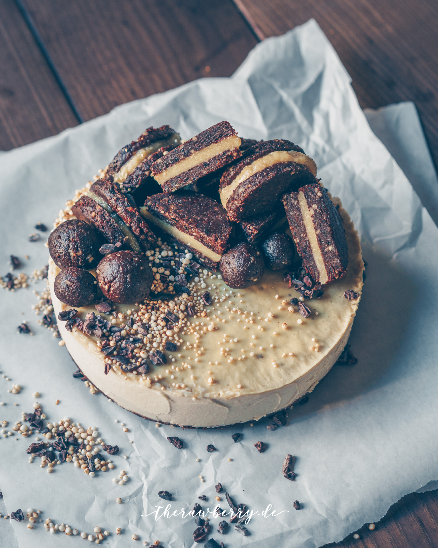 oreo, oreos, chocolate and cream, cookies and cream, kegs, schokoladenkeks, Schokokeksteig, vegan, glutenfrei, gluten-free, no dairy, dairy free, gf, easy, einfach, lecker, healthy, simple, cheesecake, no bake, ohne backen, dessert, nachtisch, cookies, kekse, chocolate, schokolade, füllung, filling, therawberry, recipe, rezept, diet, diät, gluten intolerant, bliss balls, cacao nibs, cake, kuchen, food styling, food photography, food fotografie, fotografie