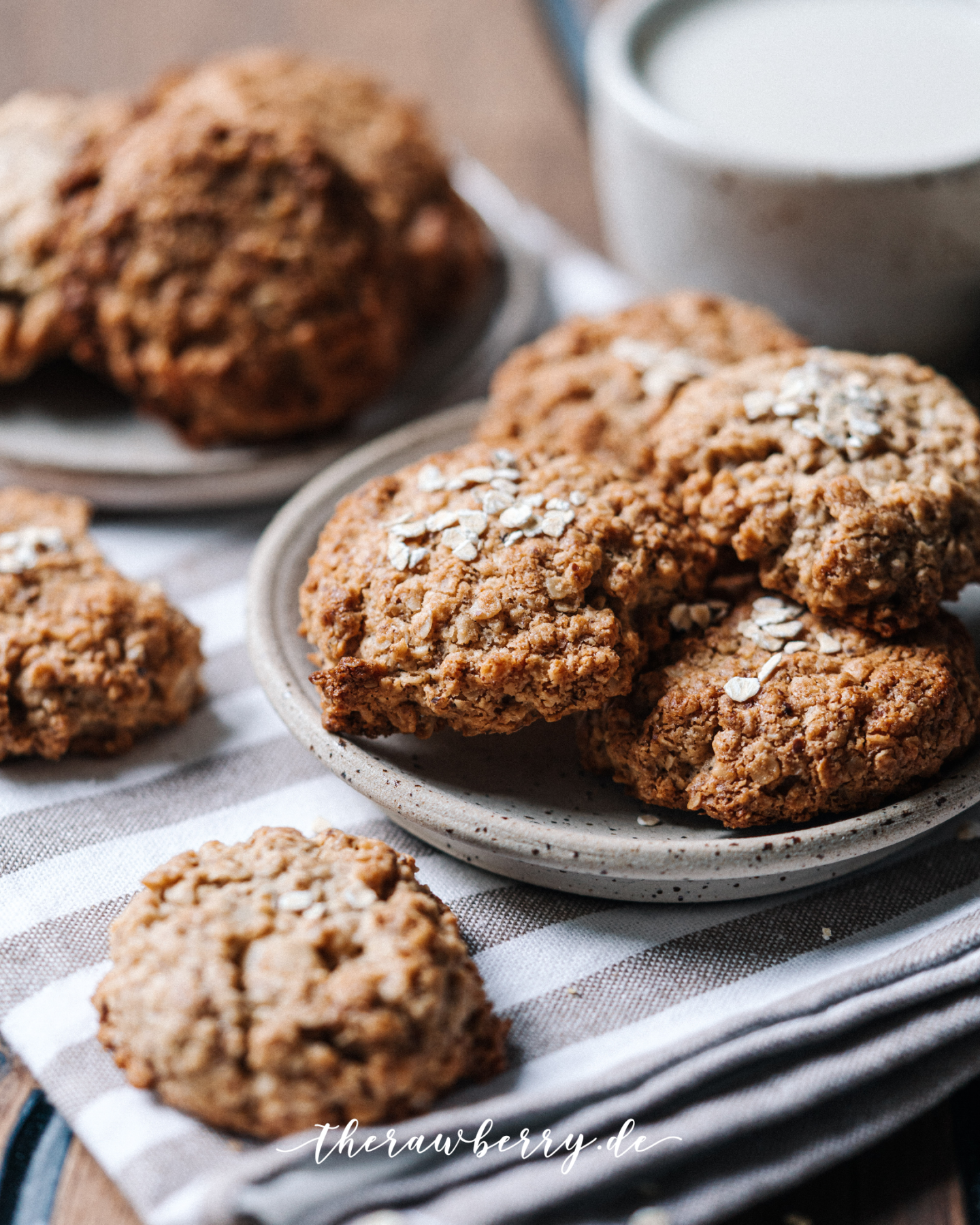 oats, Haferflocken, einfach, easy, lecker, delicious, healthy, gesund, gluten-free, vegan, glutenfrei, laktosefrei, dairy free, cookies, Kekse, plant-based, whole foods, diet, diät, therawberry, food, essen, dessert, nachtisch, food photography, fotografie, marie dorfschmdit, rezept, recipe, backen, baking