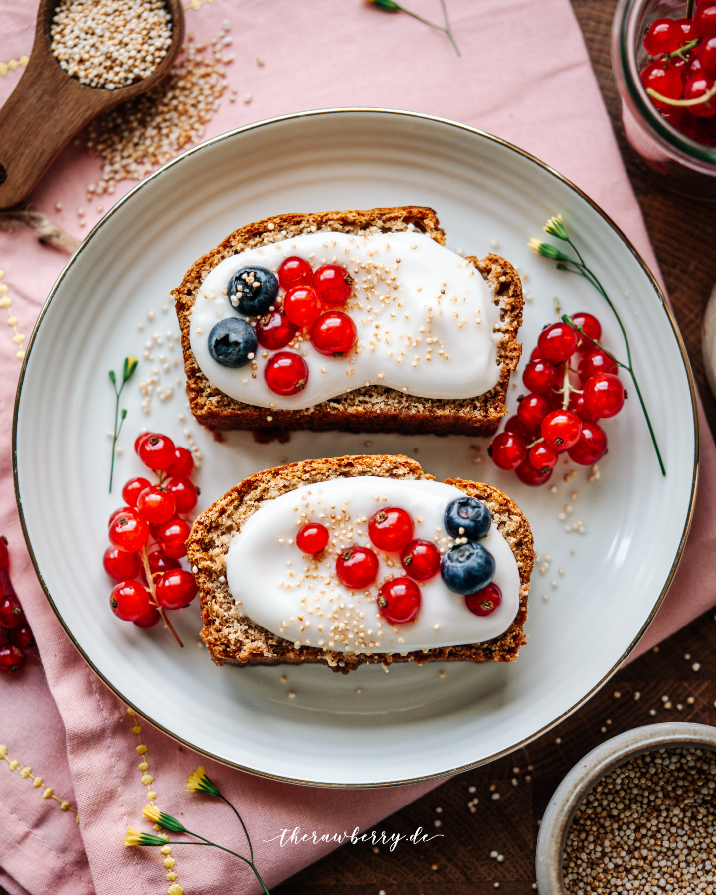 banana bread, Bananenbrot, lecker, delicious, healthy, gesund, vegan, diet, baking, therawberry, food, essen, dessert, snack, nachtisch, backen, diät, whole foods, photography, fotografie, marie dorfschmidt, cake, kuchen, banana, banane, plant-based, dairy free, laktosefrei