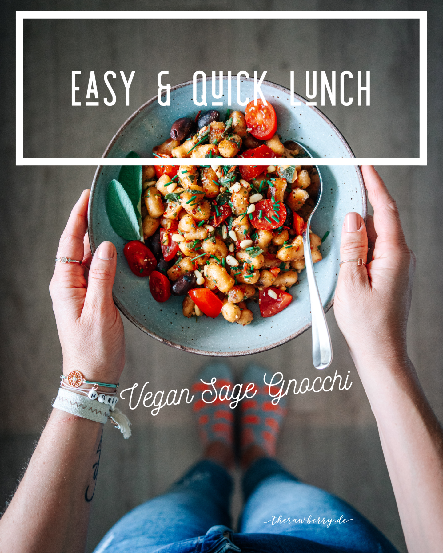 sage, Salbei, gnocchi, dinner, lunch, lecker, essen, food, Mittagessen, Abendessen, einfach, simple, simpel, tomatier, italian, italienisch, vegan, delicious, therawberry, foodie, food photography, food fotografie, marie dorfschmidt, herbs, plant-based, pine nuts, tomaten, pinienkerne, kräuter