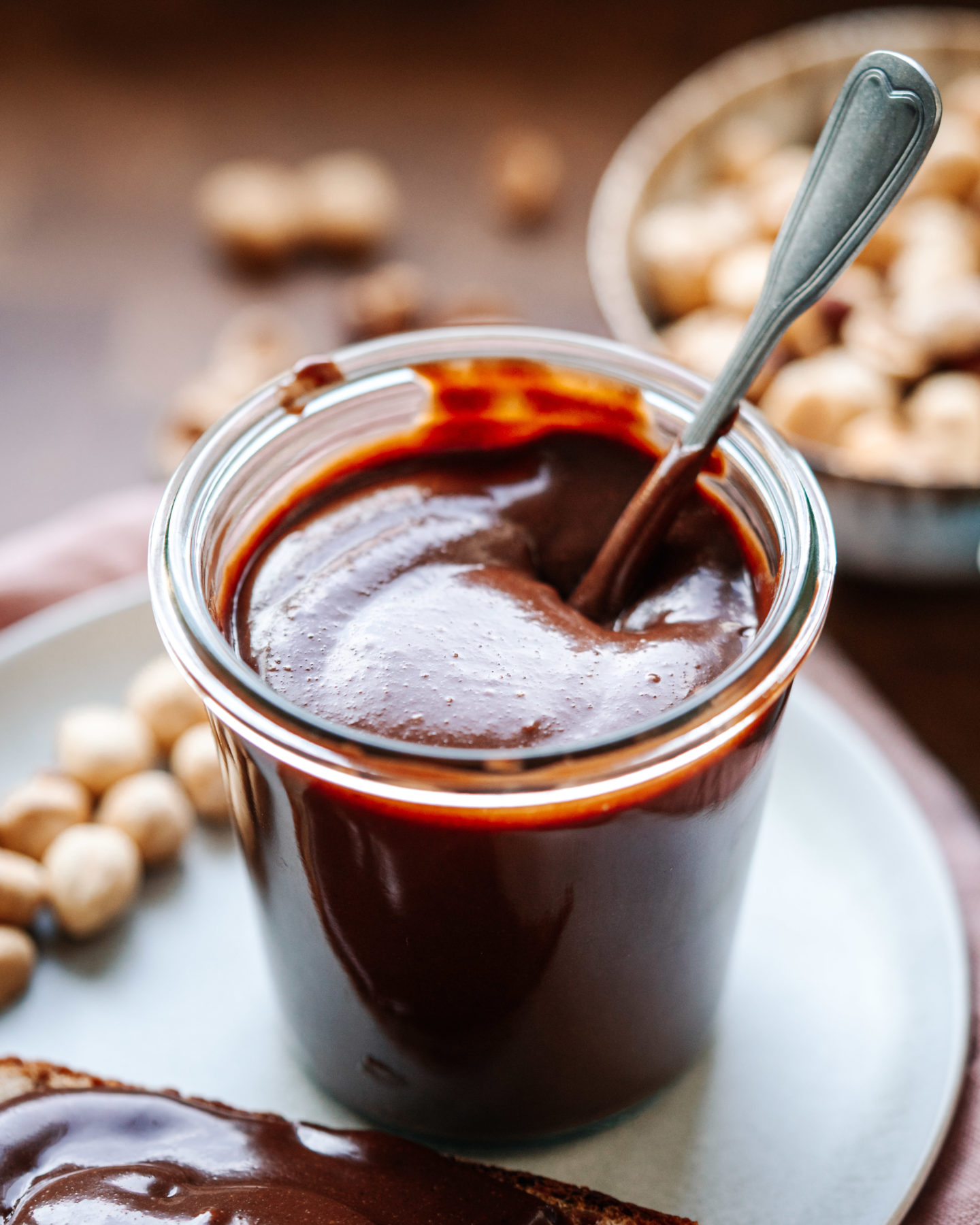 easy, vegan, einfach, marie dorfschmidt, therawberry, rezept, recipe, chocolate, Schokolade, gluten free, glutenfrei, einfach, lecker, delicious, simple, simpel, plant based, sweet, süß, Nutella, selber machen, healthy, hazelnuts, gesund, Haselnüsse, food, breakfast, frühstück, snack, healthyfied, yum, yummy