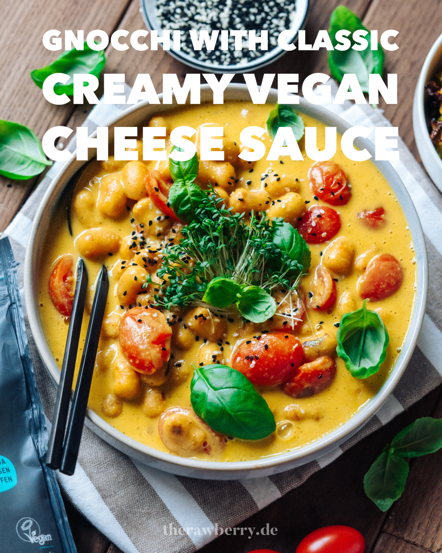 Abendessen, beautiful, cheers, cheese, Christmas, cooking, delicious, dinner, einfach, Essen, festive, festlich, Food, food photography, Fotografie, Geschirr, Gesund, healthy, hübsch, käse, kochen, kürbis, lecker, lunch, Marie dorfschmidt, Mittagessen, Nudeln, pasta, plant-based, prost, pumpkin, recipe, Rezept, sauce, simple, soße, tableware, therawberry, Tritschler, Vegan, weihnachten, yum