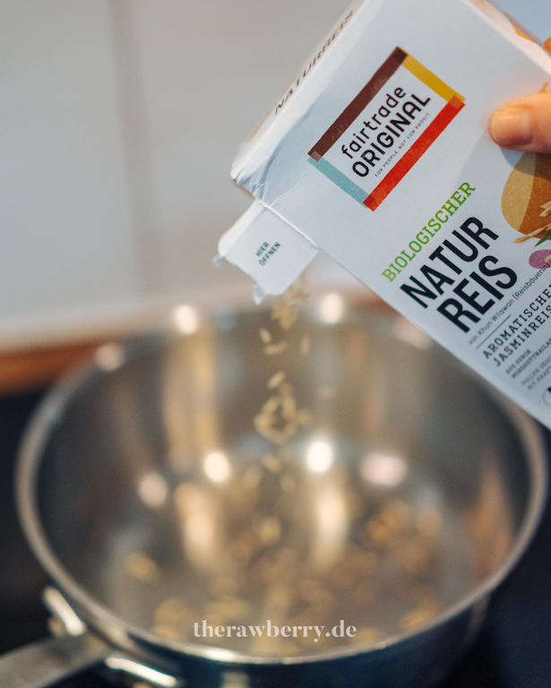 massaman curry, Fairtrade original, Kochbox, essen, therawberry, marie dorfschmidt, food fotografie, food styling, Lebensmittel, lecker, einfach, schell, kochen, box, essen aus der box, essenskiste, gesund, bio, reis, curry, selber kochen, foodie, blogger, fotograf, zutaten, Kokosmilch, Thailändische Küche, Thai essen